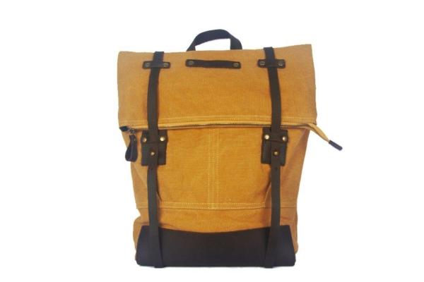 Sac à dos à rabat allongé (65cm) cuir et coton moutarde 43x35cm