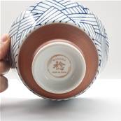 Bol japonais bleu et blanc motif graphique Ø 13 cm