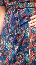 Robe cache cœur courte bleu et rouge motifs cachemire