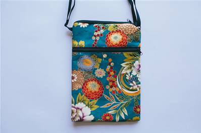 Pochette rectangulaire japonaise motif fleuri turquoise