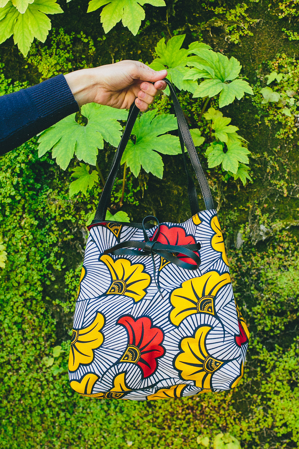 Sac bourse en tissus wax africain ibiscus rouges et jaunes