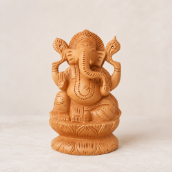 Statue Ganesh en bois sculpt�e 15cm
