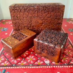 Boîte en bois motifs fleuris 10cm x10 cm PWC212