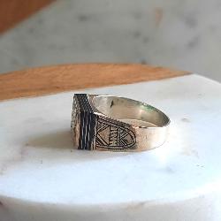 Bague Touareg Argent Gravé et ébène– t62 Chevalière Ethnique Artisanale