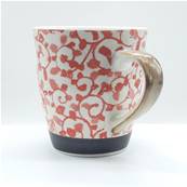 Tasse japonaise avec anse motif arabesque rouge