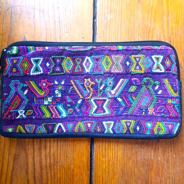 Pochette brodée à motifs d'oiseaux du Guatemala 