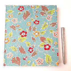 Carnet en papier japonais Fleurs sur fond bleu