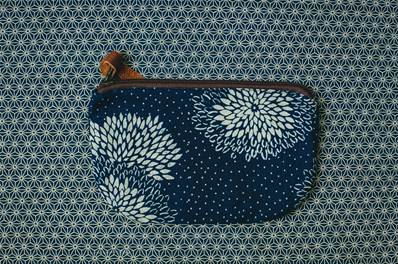 Trousse indigo motif Kiku Chrysanthèmes