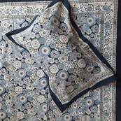 Tenture indienne block print 270x225 cm – Bleu nuit floral