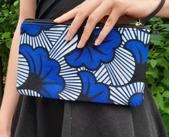 Trousse en wax fleur de mariage bleu