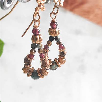 Boucles d'oreilles crochet fleur perlé ovale multi
