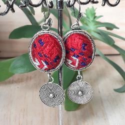 Boucles d'oreilles ethniques du Tibet brode rose