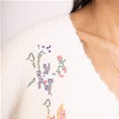 Veste brodée fleurs en point de croix