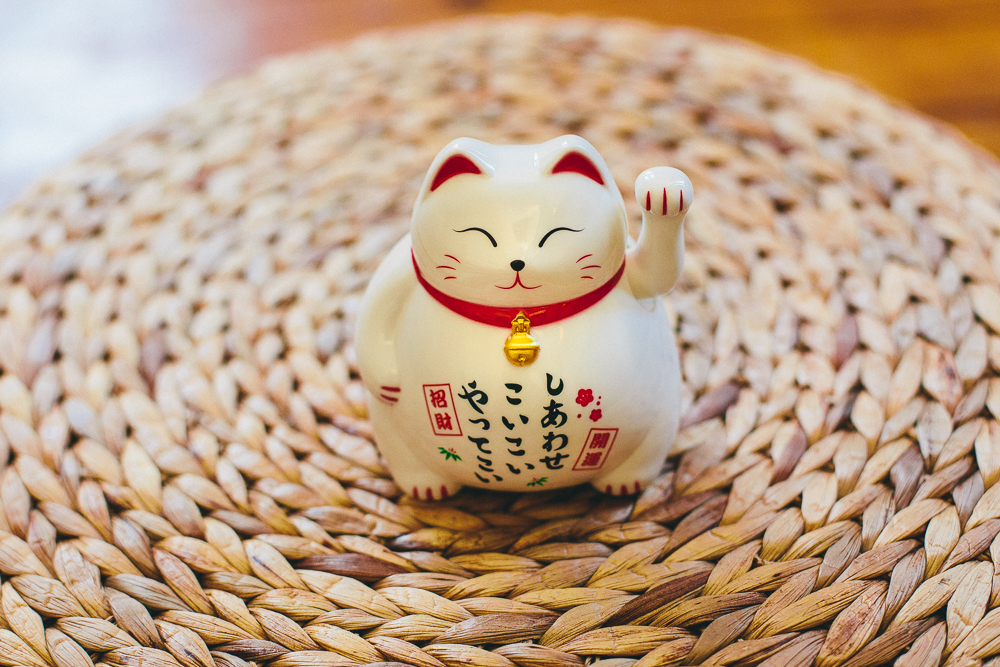 Chat japonais porte bonheur qui bouge