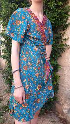 Robe cache cœur courte turquoise motifs fleuris oranges