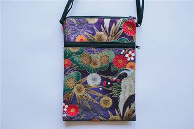 Pochette rectangulaire japonaise motif fleuri violet