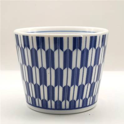 Tasse japonaise bleue motif pointes de flèche 7cm