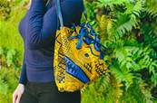 Sac bourse en tissus wax africain jaune motif bleu