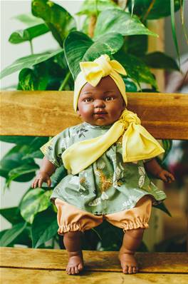 Poupée Africaine petit modèle bandeau jaune 30 cm