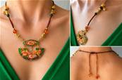 Collier chinois cordon en metal et email vert et orange