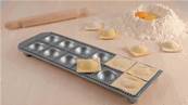Moule  12 raviolis (52x52mm) Festin de raviolis faits maison !