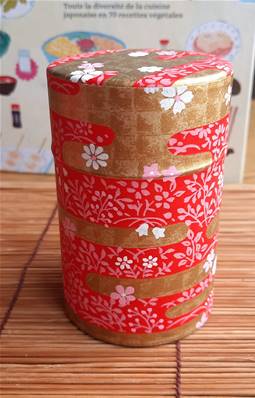 Boîte à thé métal japonaise rouge et dorée 100 gr