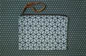 Trousse grand modle indigo motif Fleurs blanches