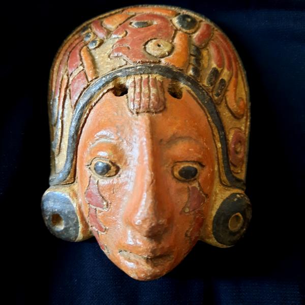 Masque en terre cuite parure des dieux artisanat du Guatémala