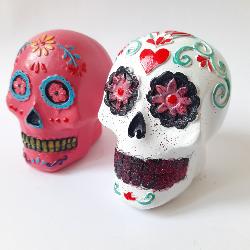 Statut tête de mort mexicaine blanc cœur petit modèle