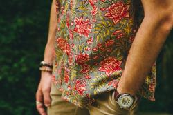 Chemise homme manche courte fleurs rouges feuilles jaunes en coton S