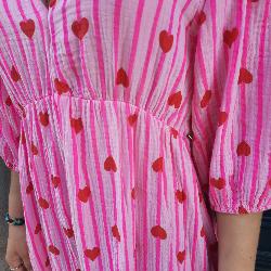 Robe longue rayée rose cœurs rouges gaze de coton