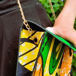 Sac à main chaine dorée motif geometrique vert