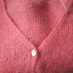 Gilet col V boutonné framboise - taille unique