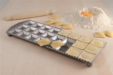 Moule 24 Ravioli 47x47 Festin de raviolis faits maison !