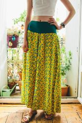 Pantalon large taille unique motif fleurs sur fond jaune