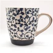 Tasse japonaise avec anse motif arabesque bleu