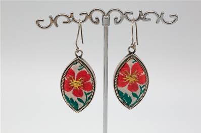 Boucles d'oreilles ethniques du Tibet goute fleur rouge