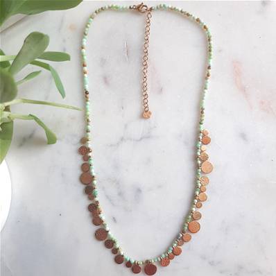 Collier perlé pierres sequins doré alternant vert clair