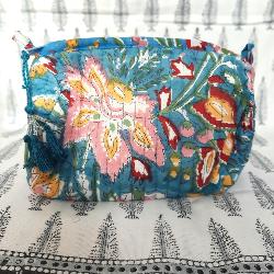 Trousse de toilette indienne bleue aux fleur rose 15x15x7 cm