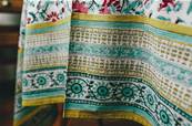 Tenture indienne coton blockprint 270x225cm fleurs roses feuilles vertes