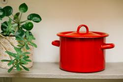 Casserole avec couvercle en émail rouge 3 l