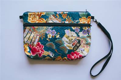 Trousse japonaise zippée motif fleuri samourai bleue