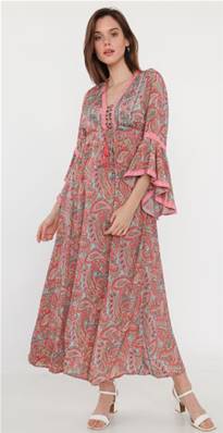Robe longue en soie col v décolleté lacets rose clair motifs cachemire roses