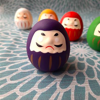 Statuette japonaise Daruma - Porte-bonheur violet