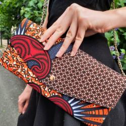 Sac à main chaine dorée motif géometrique rouge