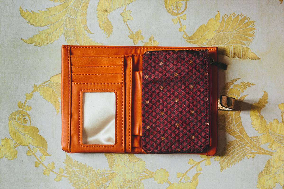 Porte-feuille / Pochette Femme En Argent Clouté - Très Souple, NEUF Avec étiquettes