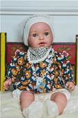 Poupon scandinave Noa et son coussin