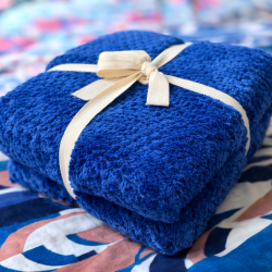 Plaid moelleux BLEU ROI 100% recyclé 130x170 cm