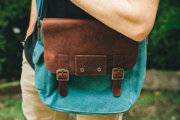 Sac besace bandoulière cuir et coton blue 29x31cm