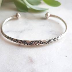 Bracelet Touareg Argent Gravé Ziri– Jonc Ethnique Fin Artisanale